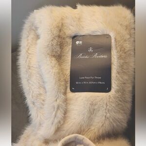 Brooks Brothers Luxe Ivory Faux Fur 50” x 70” Throw  Blanket Sparkling Threads